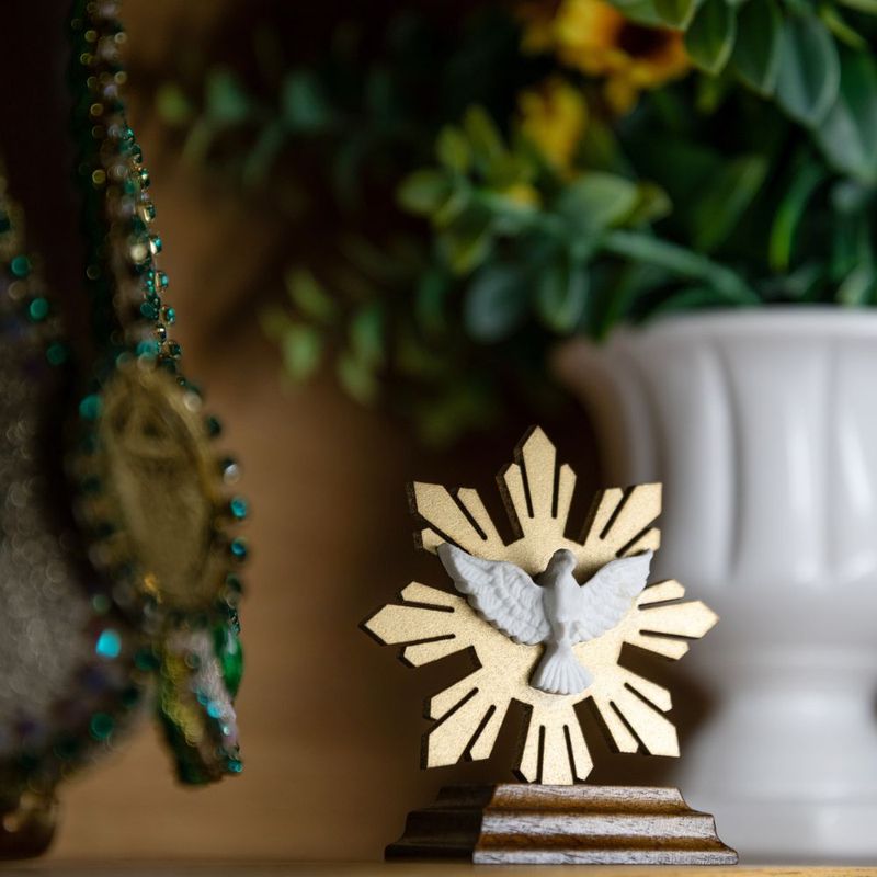 Adorno de Mesa Espirito Santo Petestal Raios Dourado -4-.jpg