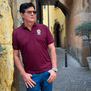 Camiseta Polo Jesus das Santas Chagas Bordô